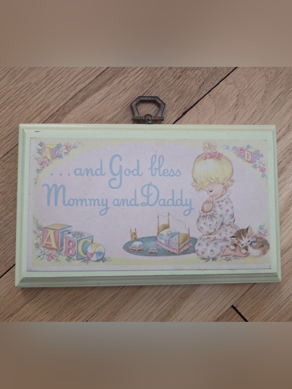 Vintage Nursery Wall Plaque – “God Bless Mommy and Daddy” – Baby Room Decor